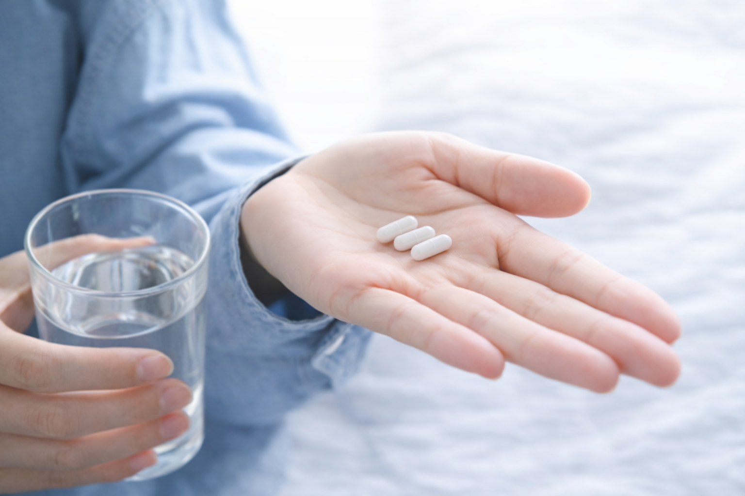 手のひらの上のサプリメント